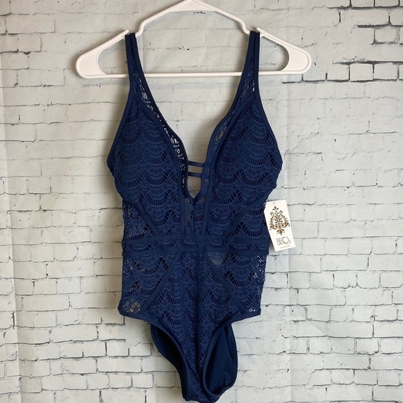 BECCA NWT Show & Tell One-Piece Swimsuit M Lace Crochet Sexy Vacation Coast - Picture 3 of 16